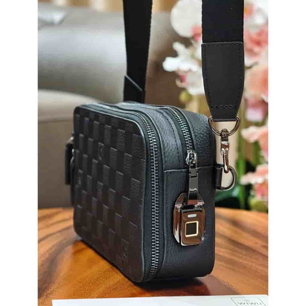 WiWU Master Genuine Leather Fingerprint Lock Crossbody Bag