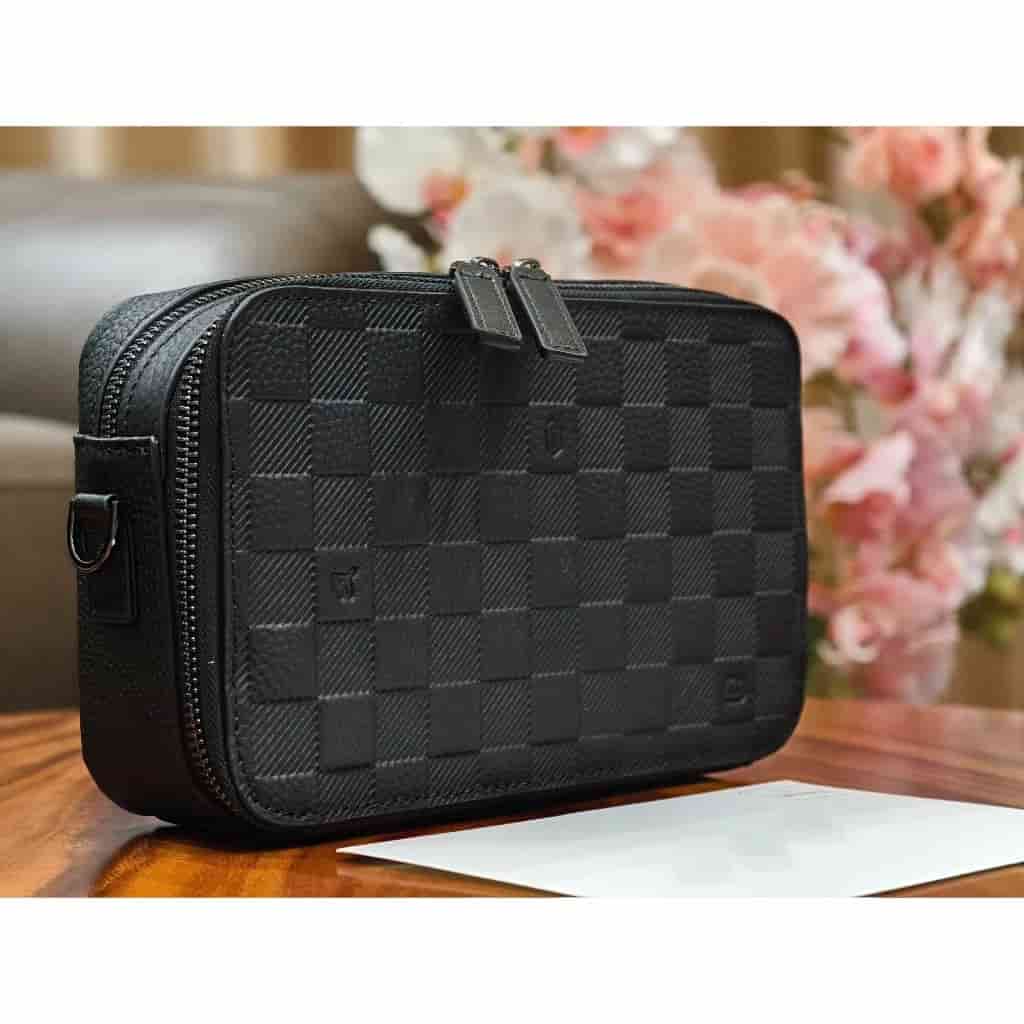 WiWU Master Genuine Leather Fingerprint Lock Crossbody Bag