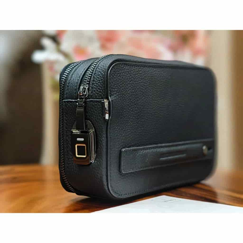 WiWU Master Genuine Leather Fingerprint Lock Crossbody Bag